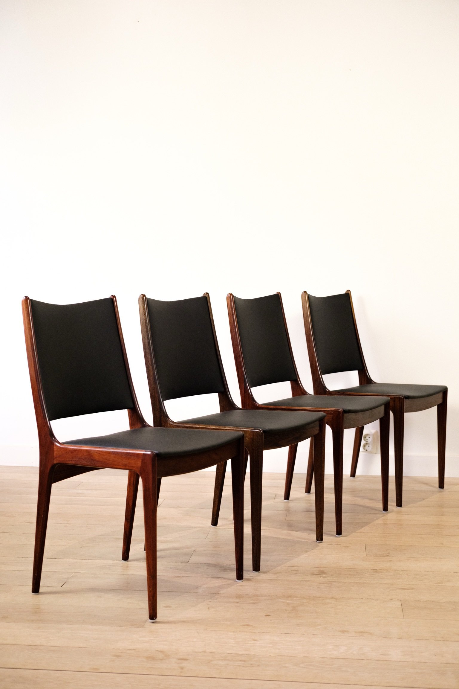 4 pcs Johannes Andersen Rosewood Chair